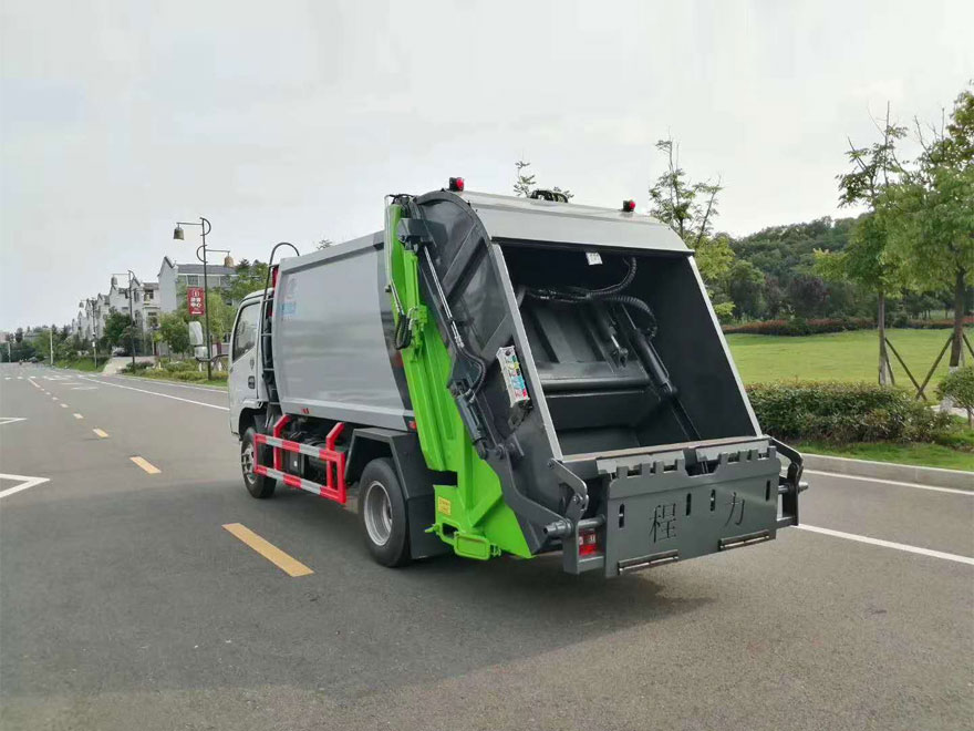 国六-东风多利卡6方压缩式垃圾车-CLW5070ZYSD6