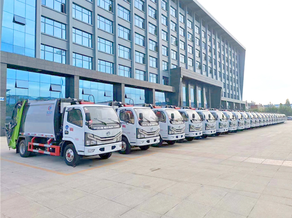 25台东风多利卡6方压缩垃圾车发往内蒙古